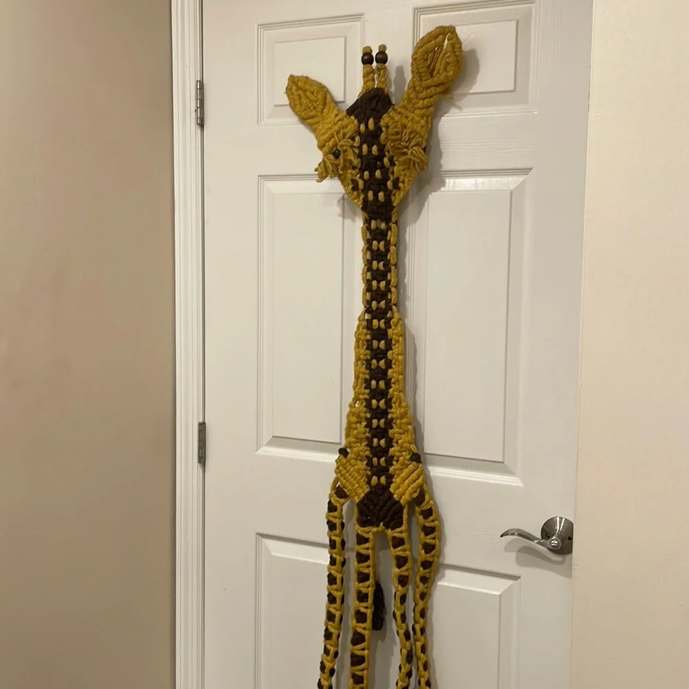 🦒 Vintage Macramé Giraffe Wall Hanging – 60” Tall
